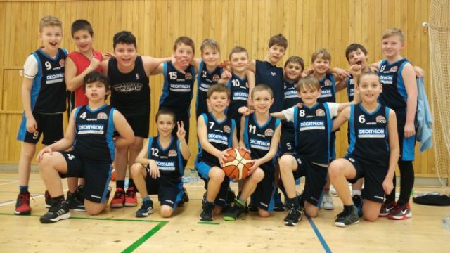 Soutěž ve smečování, střelecká soutěž, nadšení to vše byl turnaj našich U10-tek