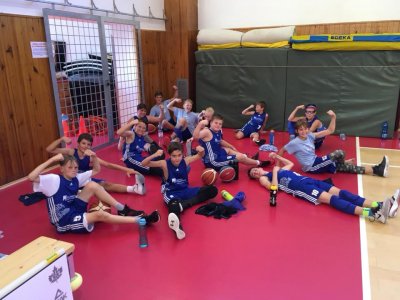 Plzeňskou lokomotivu U13 čekala zastávka v Karlových Varech.