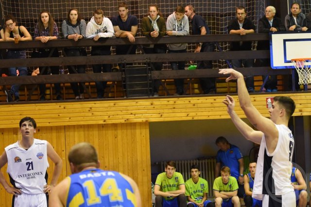 Muži „A“ prohrávají na domácí palubovce s Jindřichovo Hradcem.