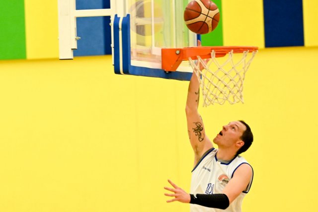 Muži "A" vítězí venku nad Basketbalem Polabí.