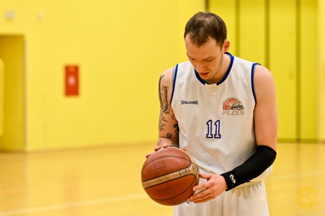 Muži "A" prohrávají v předkole na palubovce Olomouce