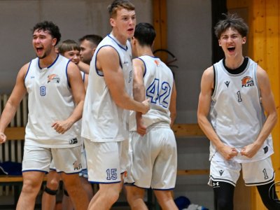 Devatenáctka uhájila první místo: Drama s Tygry a ofenzivní bitva s Nymburkem